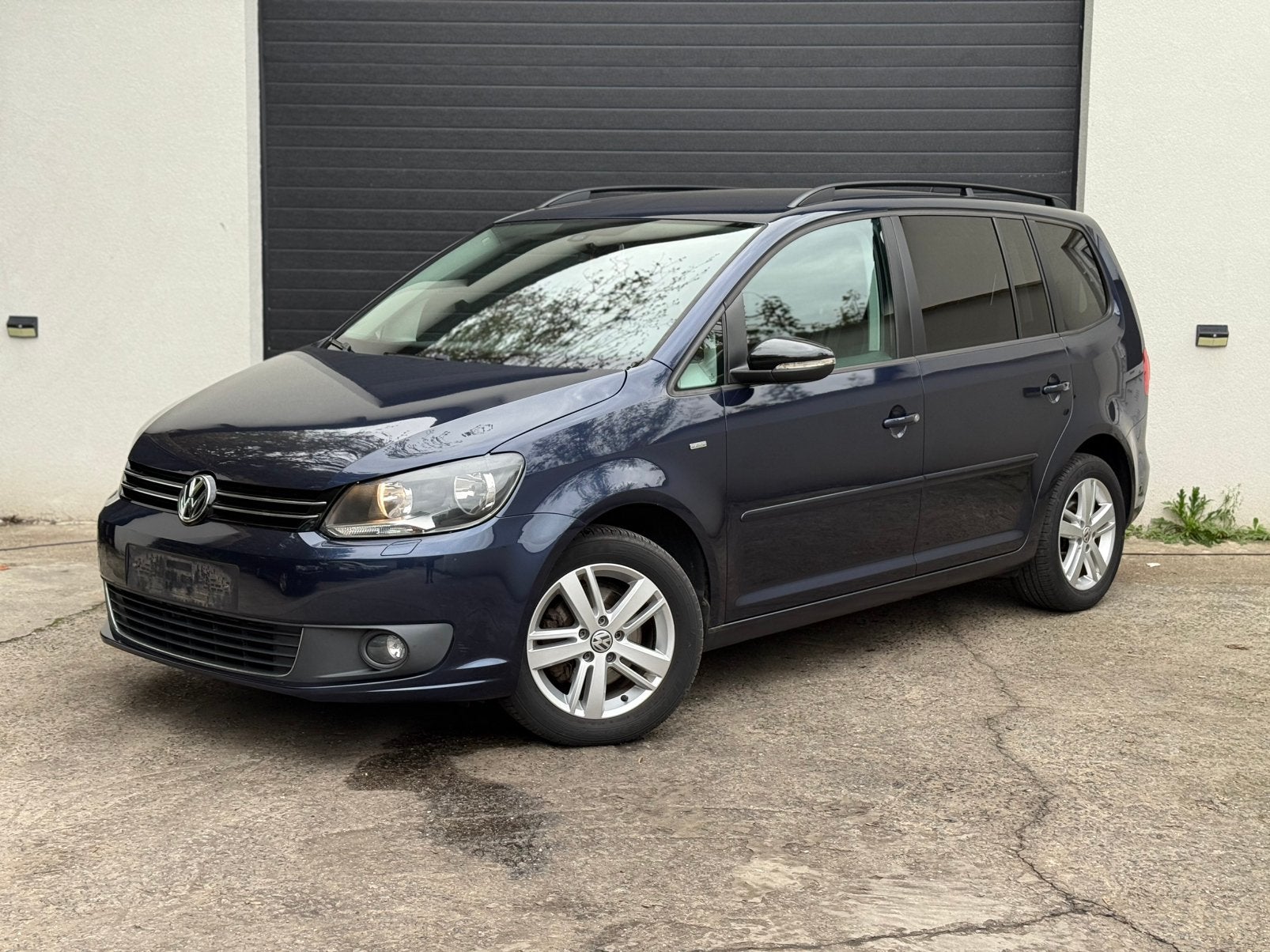 VOLKSWAGEN TOURAN 1.2 TSI BLUEMOTION — 7 ZITPLAATSEN 2013 —, Auto's, Euro 5, Zwart, Blauw, Leder en Stof