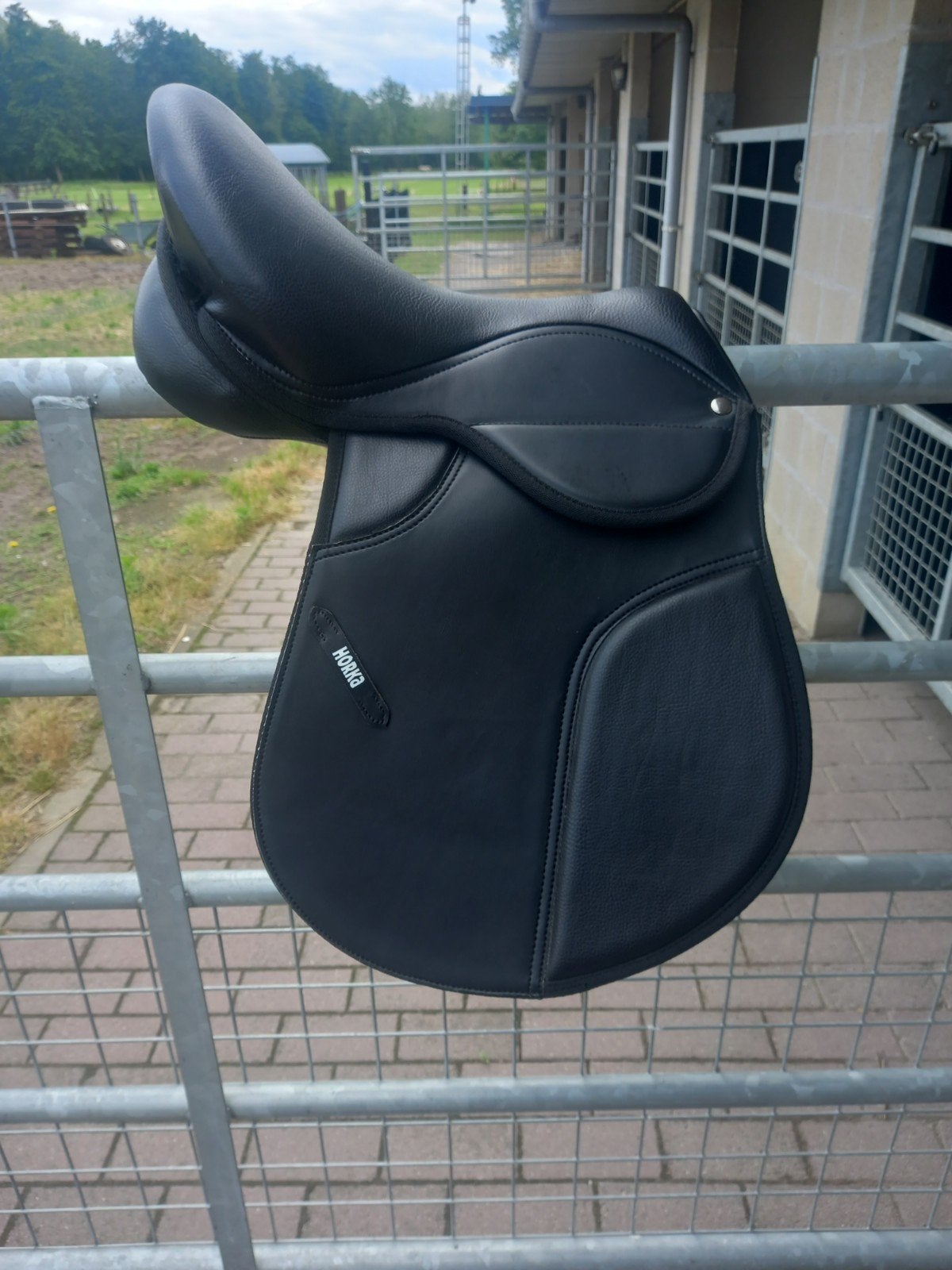 Selle légère de 16 pouces, Enlèvement