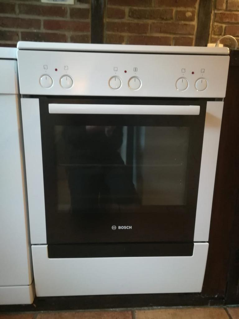 Cuisinière BOSCH Fornuis HCE722120, Electroménager, Classe énergétique A ou plus économe, 85 à 90 cm, Céramique, Comme neuf