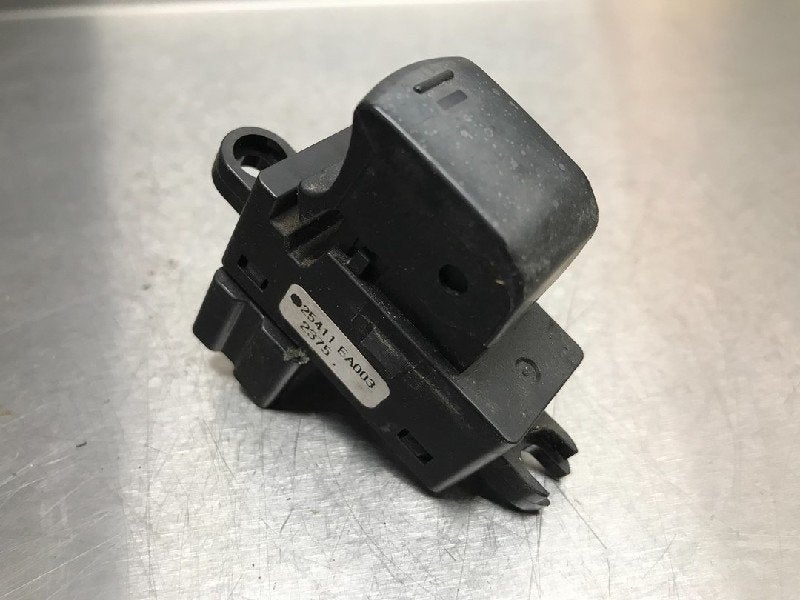 COMMUTATEUR VITRES ELECTRIQUES Nissan Navara (D40), Autos : Pièces & Accessoires, Utilisé, Nissan