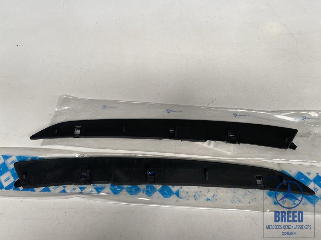 NOS deflector / sierlijst C-stijl L+R Mercedes-Benz W123, Neuf, -, -, Enlèvement ou Envoi