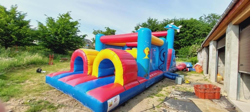 LOCATION: Château gonflable Dauphin Toboggan+Obstacles, Ophalen, Gebruikt