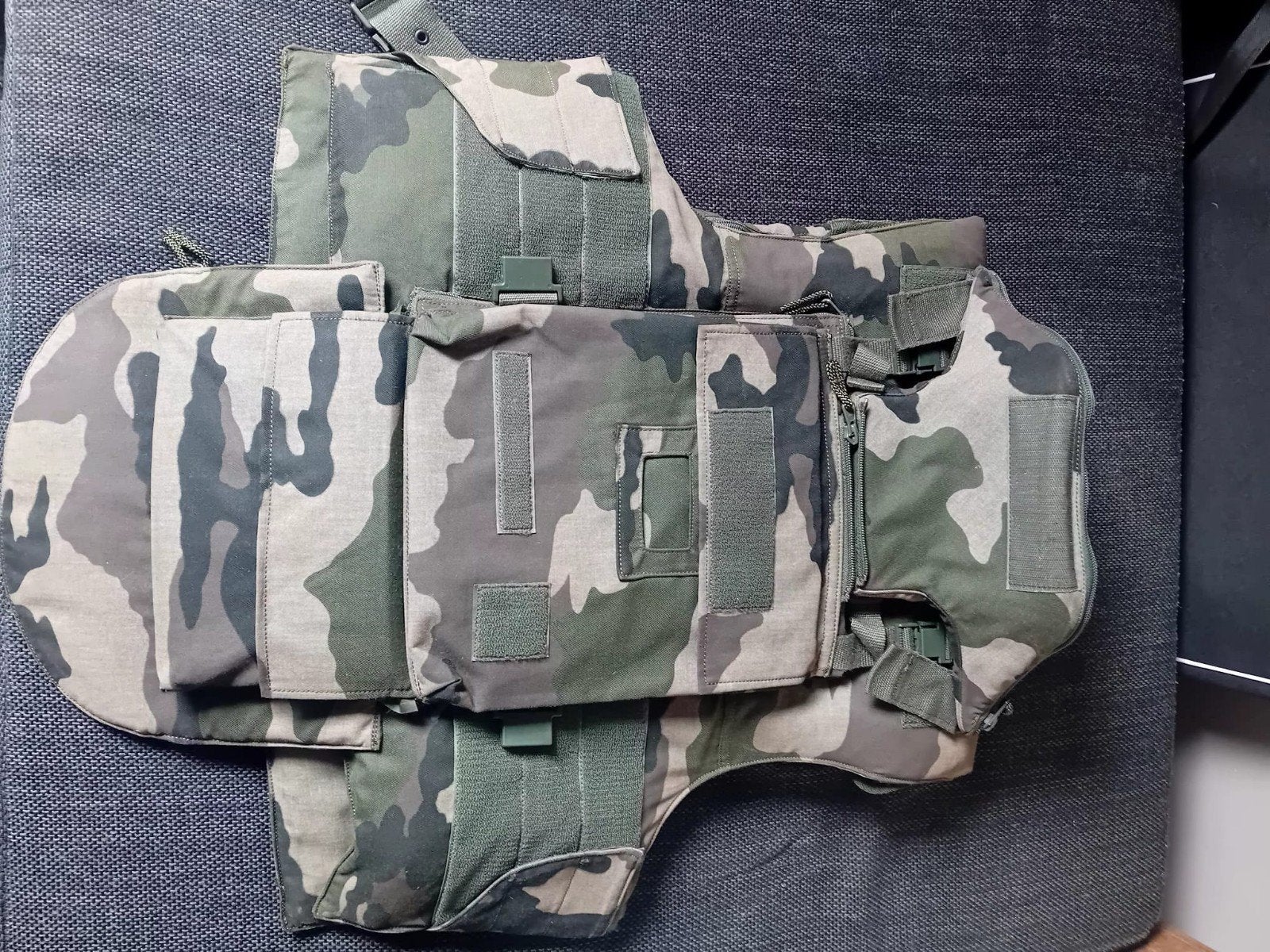 Vest compleet, Ophalen