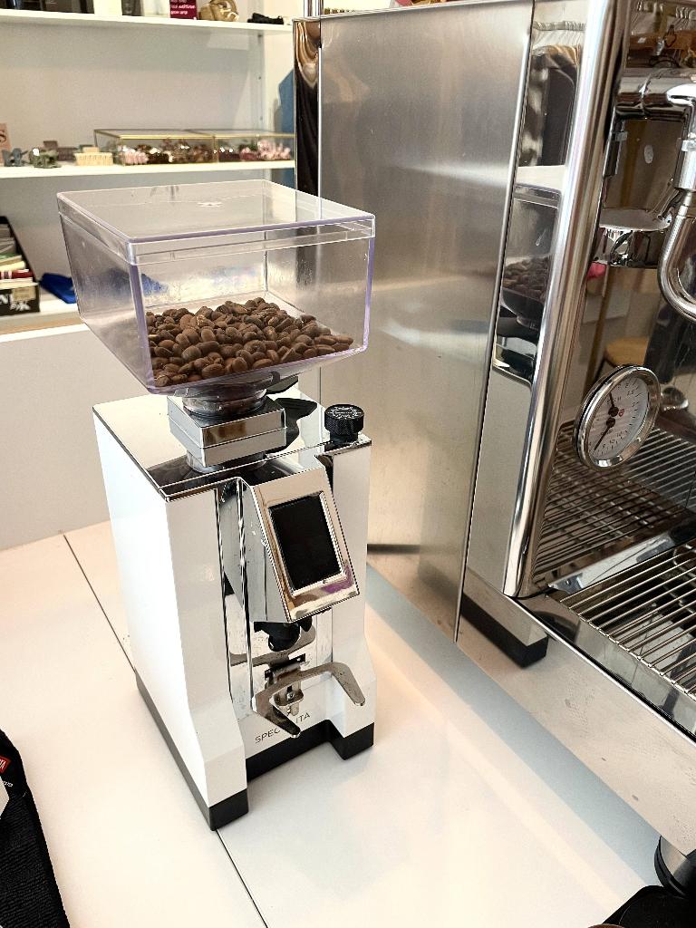 Eureka koffiemolen - Mignon Specialita 16CR wit, Ophalen, Gebruikt, Koffie en Espresso