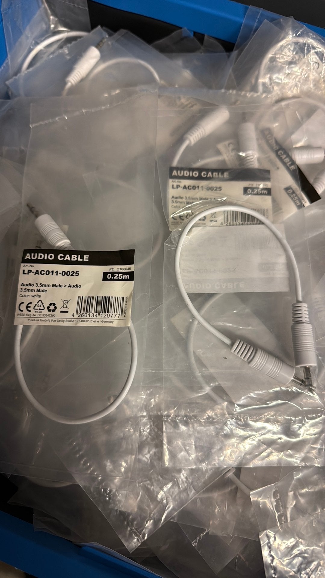 Audi kabel te koop hele doos vol. Paar honderd stuks nieuw, Ophalen, Nieuw