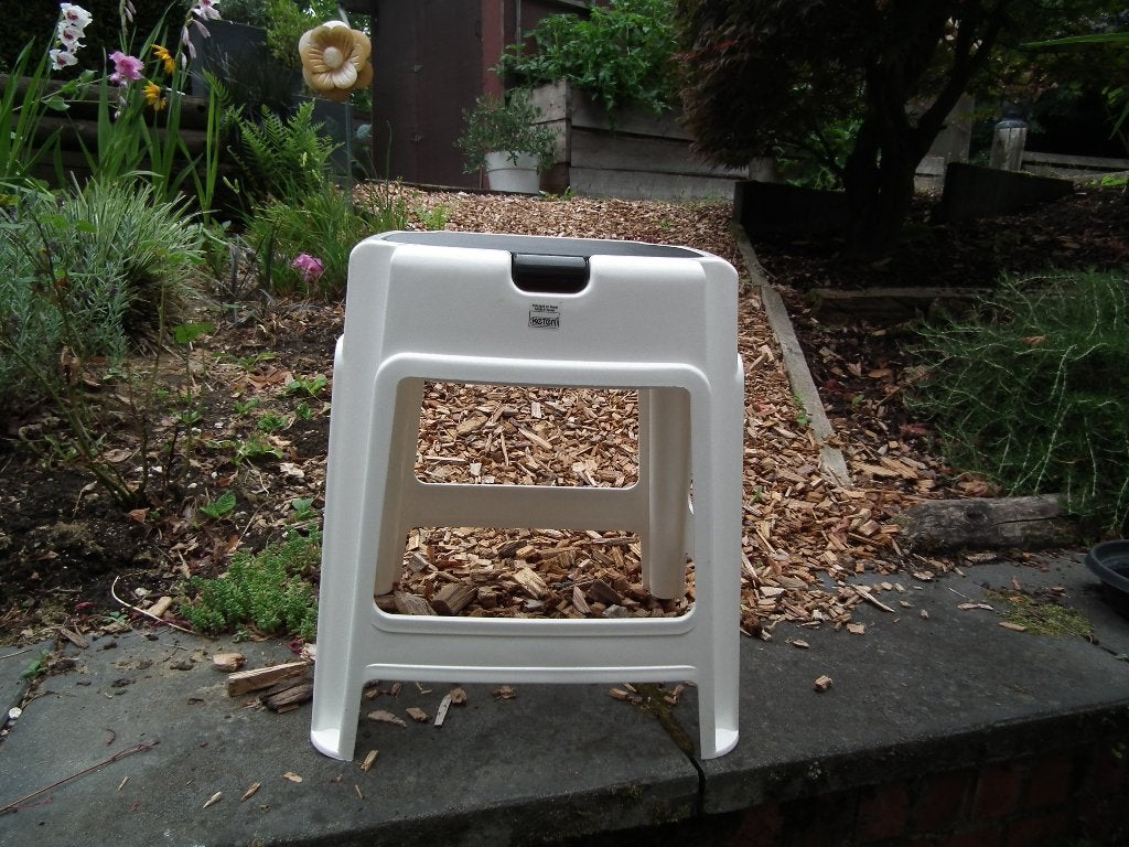 Tabouret en plastique, avec espace de rangement (Keter), Envoi, Utilisé, Plastique
