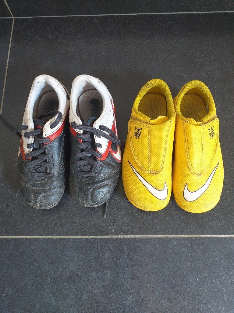 Niké, 2 paar voetbalschoenen maat 27, NIKE, Gebruikt, Sportschoenen, Ophalen of Verzenden