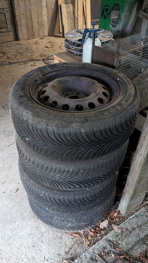 Jantes en acier de 16 pouces avec pneus d'hiver, Autos : Pièces & Accessoires, Pneus et Jantes, 16 pouces, Véhicule de tourisme