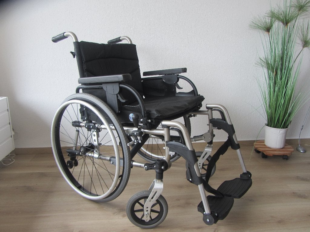 Rolstoel allu Vermeiren met kussen V 300, Diversen, Rolstoelen, Ophalen