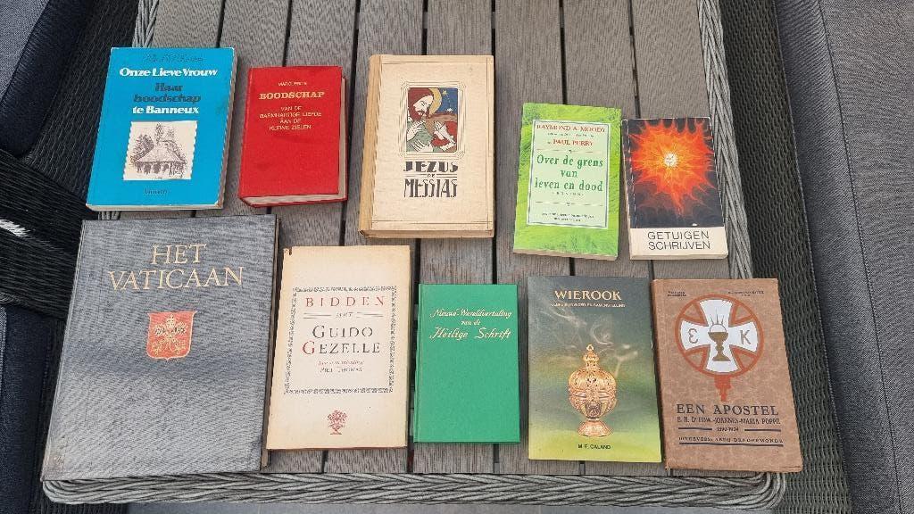 Religieuze beelden boek, Antiek en Kunst, Antiek | Religieuze voorwerpen, Ophalen