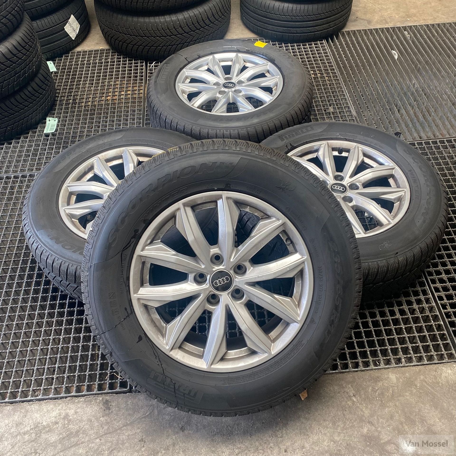 Audi Q5 Pirelli Scorpion Winter 235/65/R17 104H, Pneus et Jantes, Pneus hiver, Véhicule de tourisme, -