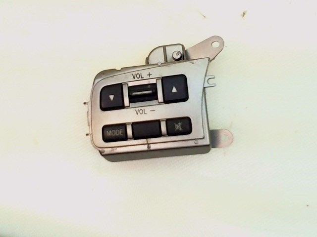 COMMANDE DE RADIO AU VOLANT Mazda 2 (DE) (|D652664M0|), Autos : Pièces & Accessoires, Utilisé, Mazda
