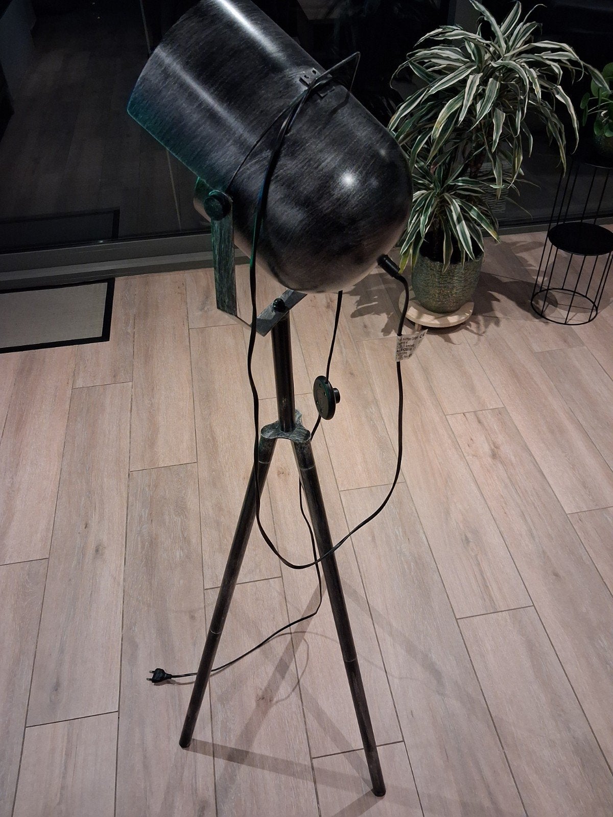 très beau lampadaire industriel en gris anthracite, Modern/landelijk, Comme neuf, Enlèvement, 100 à 150 cm