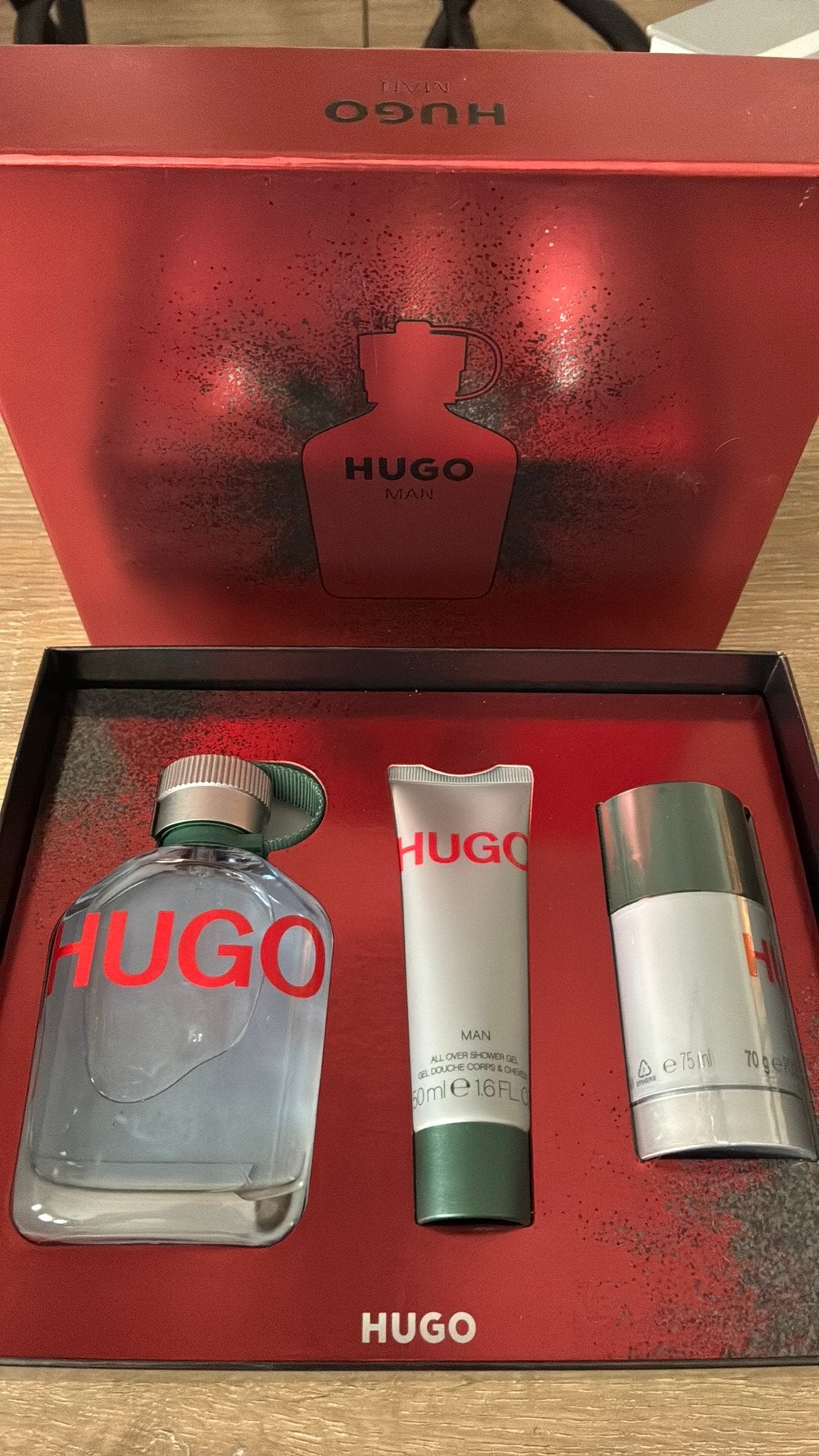 Coffret Hugo Man, Bijoux, Sacs & Beauté, Beauté | Soins du corps, Enlèvement, Comme neuf