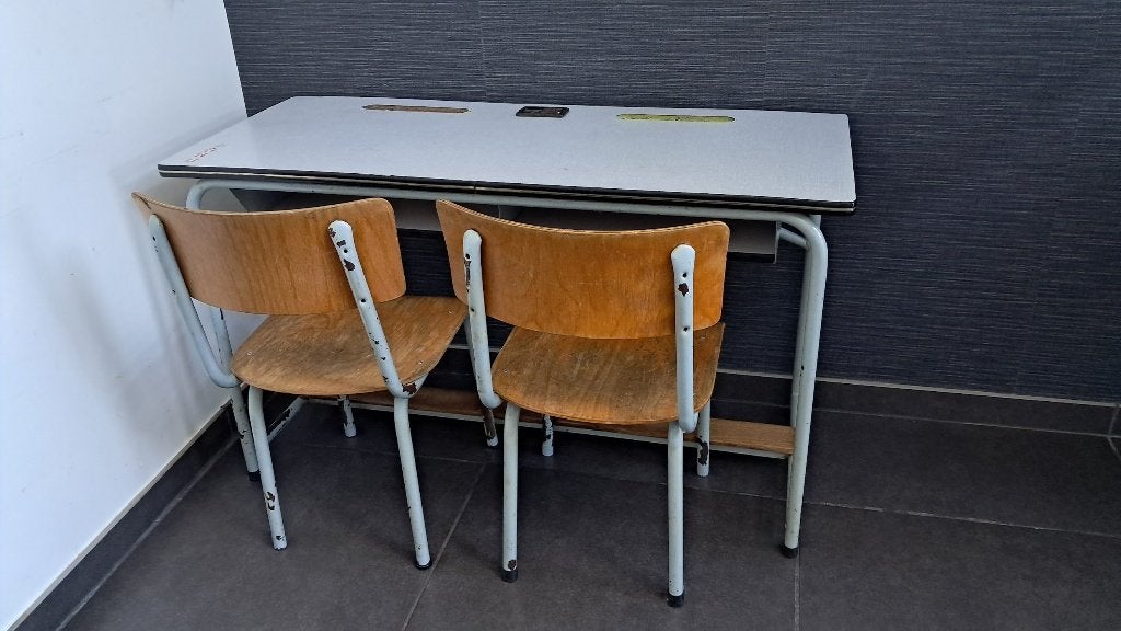 schoolbank met 2 stoelen, Ophalen, Opbergruimte, Gebruikt, 110 cm