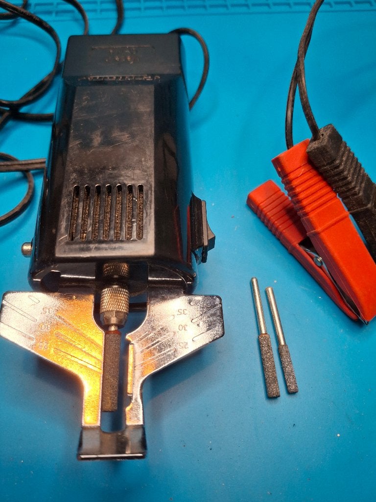 Affûteuse 12v portative pour chaîne de tronçonneuse ., Articles professionnels, Machines & Construction | Jardin, Parc & Sylviculture