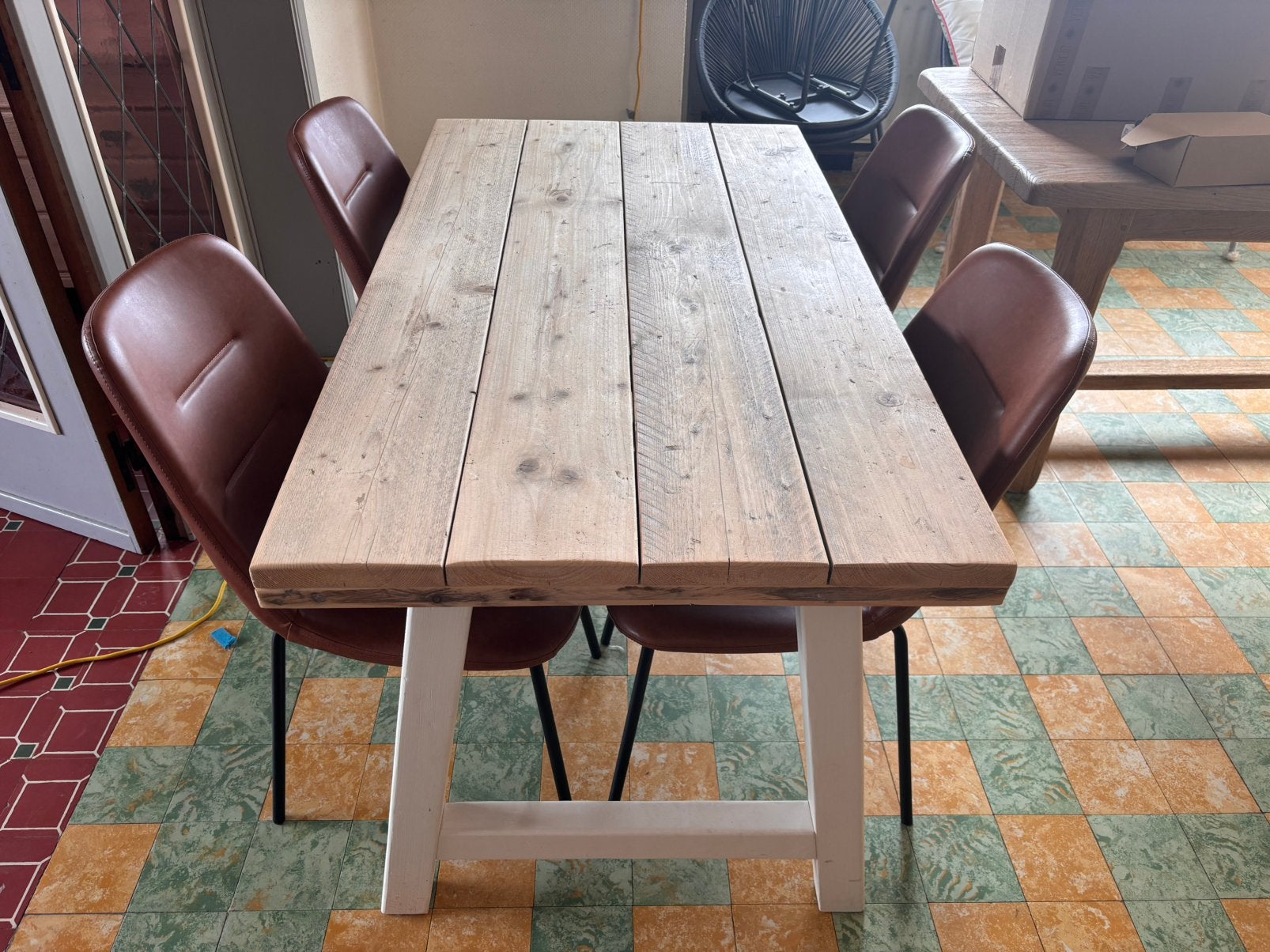 Landelijke houten eettafel met 4 stoelen, Ophalen, Gebruikt