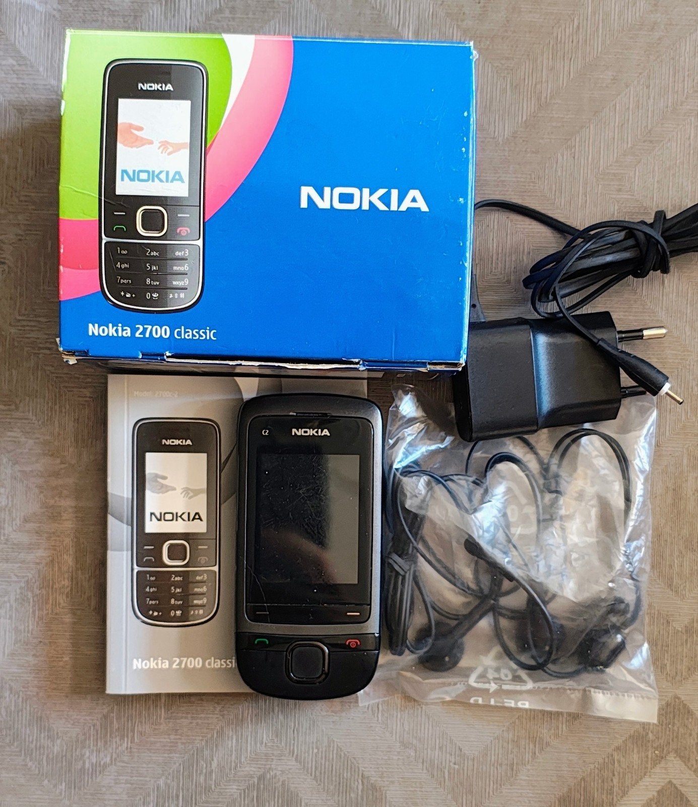 Kit Nokia Retro : 2700 Classic (complet dans la boîte) + C2-, Enlèvement ou Envoi