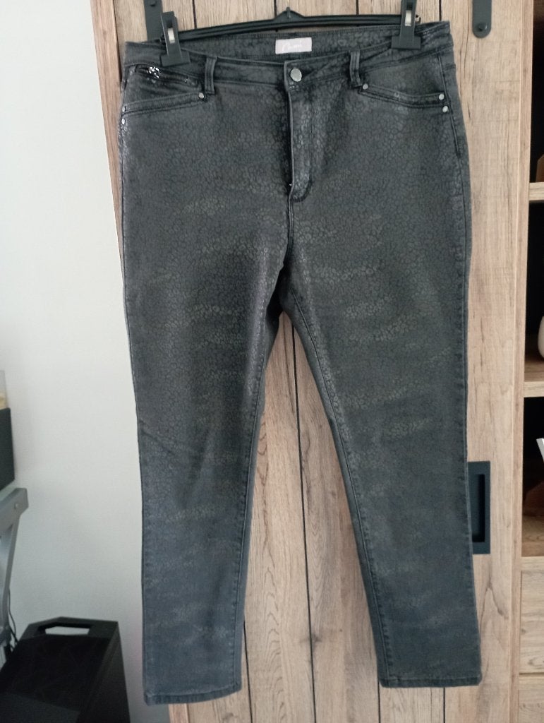 gebloemde broek CASSIS mt 44, Vêtements | Femmes, Taille 42/44 (L), Gris, Enlèvement ou Envoi, Cassis