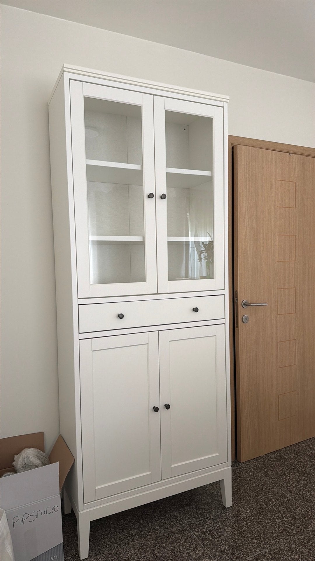 Vitrine kast Ikea, Huis en Inrichting, Met deur(en), 200 cm of meer, Nieuw, Landelijk