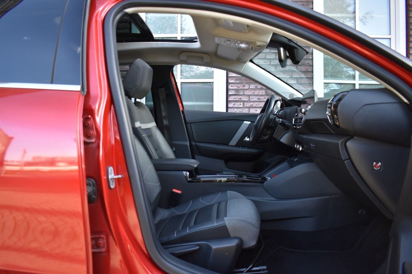 Citroen C4 Shine Automaat-Panoramadak - trekhaak-ECC-Verwarm, Auto's, Automaat, Bedrijf, 130 g/km, Panoramadak