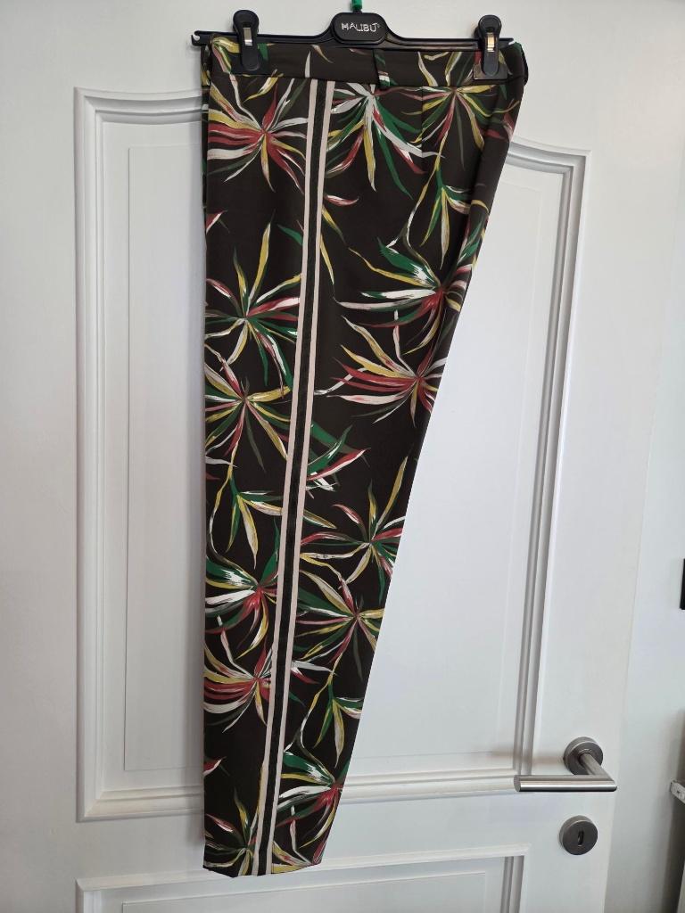 Bianca broek bloemenprint kaki/rose/geel 40/42 slim-fit, Kleding | Dames, Ophalen, Bianca, Maat 42/44 (L), Zo goed als nieuw
