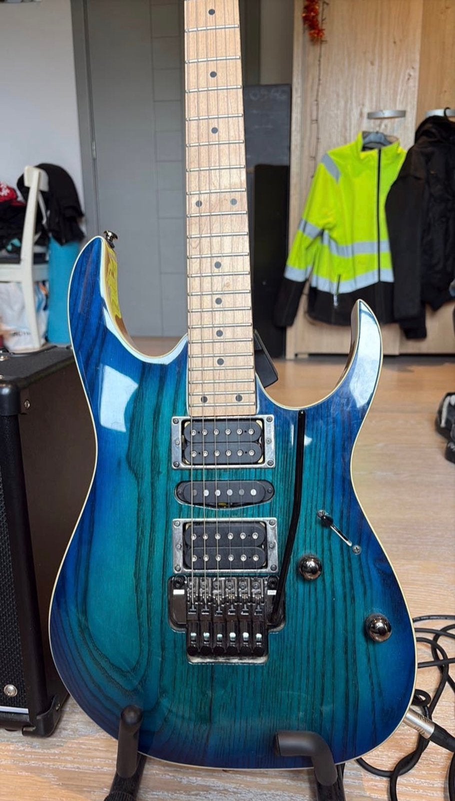 Ibanez bluemoon burst, Enlèvement, Comme neuf, Ibanez