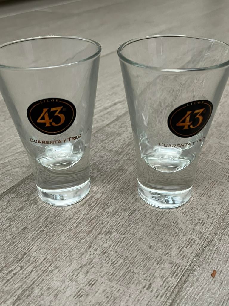 43 glazen, Ophalen