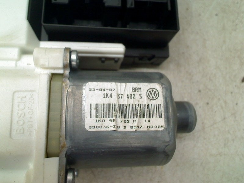 MOTEUR LEVE VITRE ELECTRIQUE AVANT DROIT Golf V (1K1), Autos : Pièces & Accessoires, Volkswagen, Volkswagen AG, Utilisé, Kundenbetreuung@volkswagen.de
