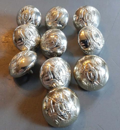 10 boutons uniforme 1er regiment lanciers petit modèle 1,5cm, Enlèvement ou Envoi, Armée de terre, Autres types