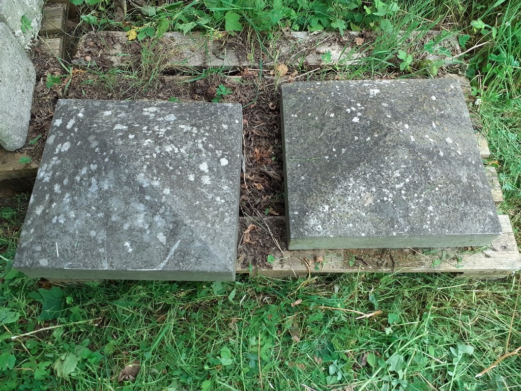 PILASTER- EN KOLOMKOPPEN IN BLAUWE STEEN (het paar), Ophalen, Gebruikt