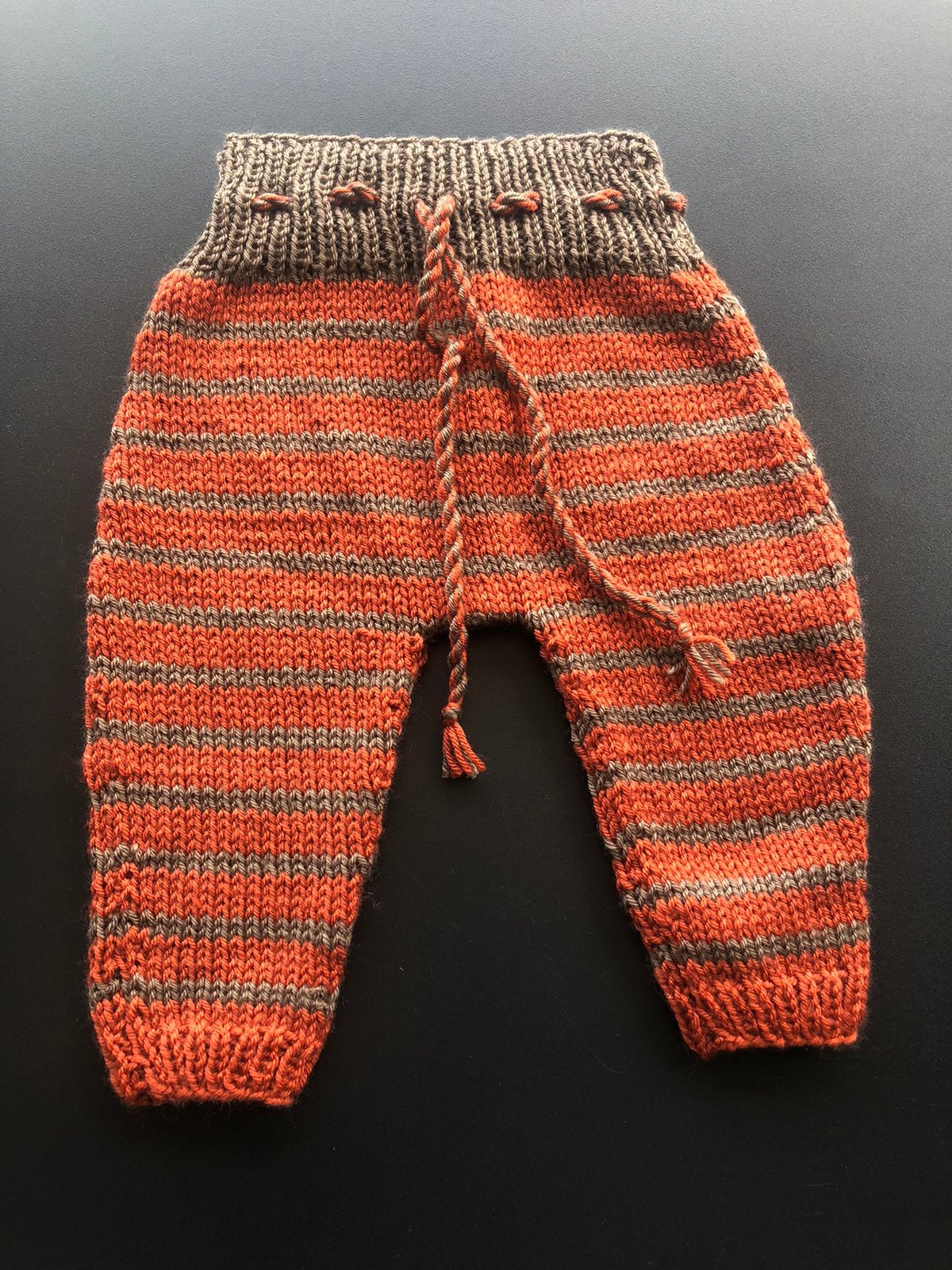 Handgemaakt broekje, maat 62/68 (nieuw ), Kinderen en Baby's, Babykleding | Maat 62, Ophalen of Verzenden, Zo goed als nieuw, Broekje