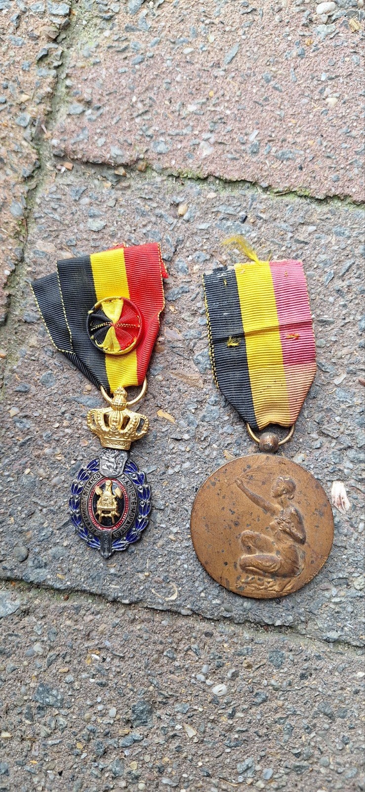 Médailles 5, Collections, Enlèvement