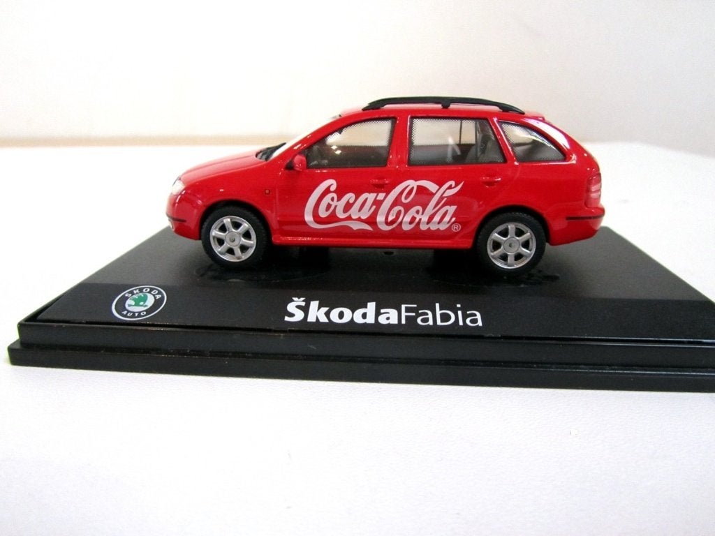 Skoda Fabia Combi 2000-2006 Coca-Cola + boîte (Abrex 1:43), Hobby & Loisirs créatifs, Voitures miniatures | 1:43, Neuf, Voiture
