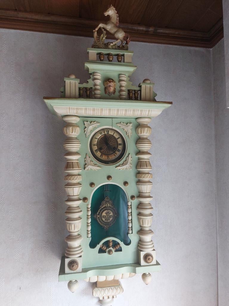 Horloge murale allemande ancienne, horloge à cheval avec un, Enlèvement