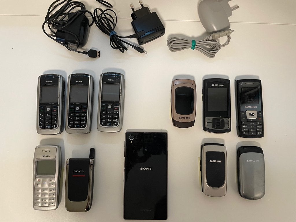 oude gsm's (11) :  Nokia - Samsung - Sony, Ophalen of Verzenden, Gebruikt, Fysiek toetsenbord