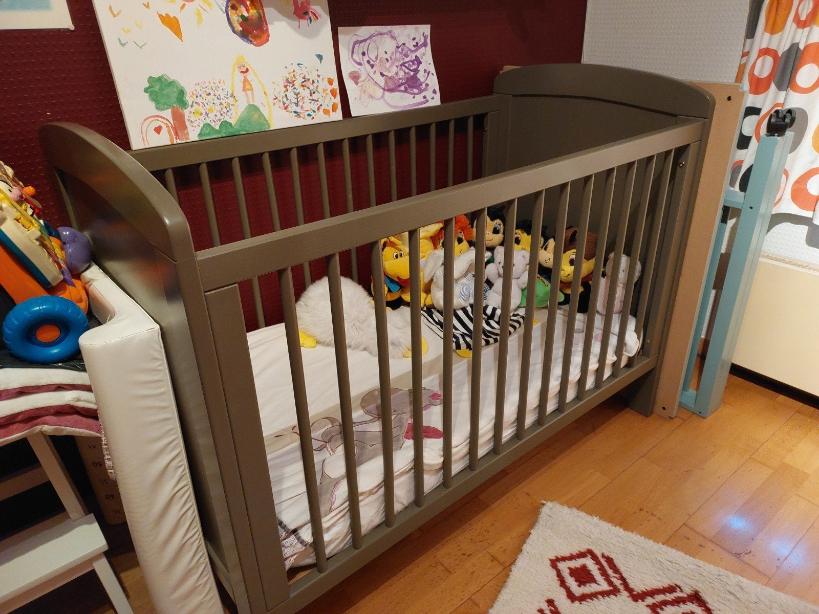 Stevig babybedje, gebruik bij de oma., Kinderen en Baby's, Kinderkamer | Complete kinderkamers, Ophalen