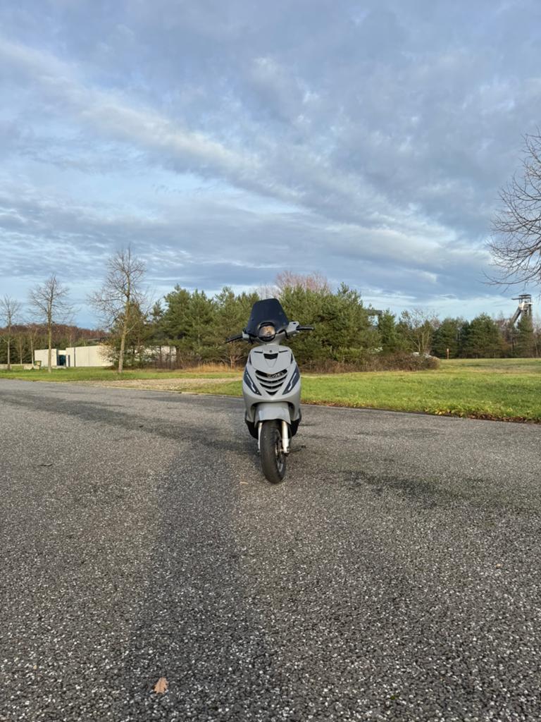 Piaggio zip 4 takt, Fietsen en Brommers, Ophalen, Zo goed als nieuw, Blok, Piaggio