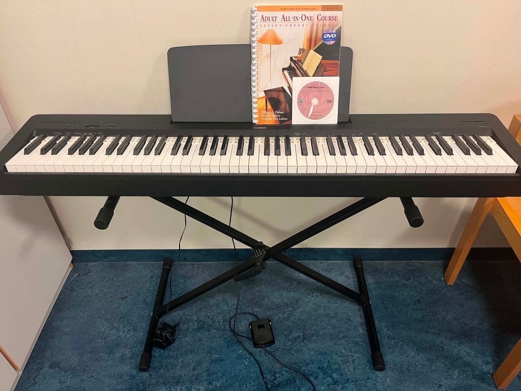Yamaha P-145 B, Musique & Instruments, Pianos, Comme neuf, Digital, Enlèvement, Piano