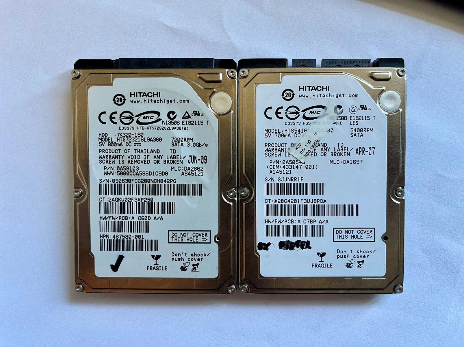 2 disques durs SATA Hitachi 2,5 pouces — 320 Go + 160 Go, Enlèvement ou Envoi, Comme neuf, SATA, HDD