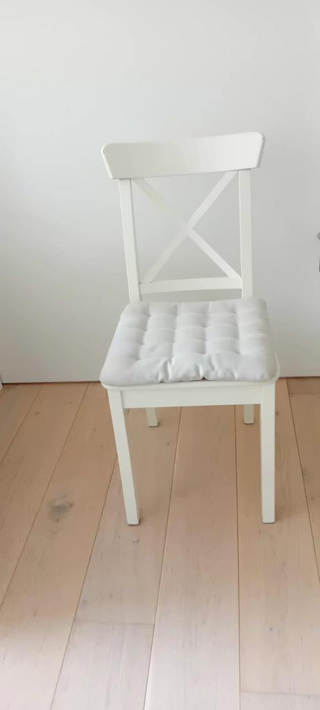 4 leuke houten stoelen met kussentjes, Huis en Inrichting, Stoelen, Ophalen, Zo goed als nieuw