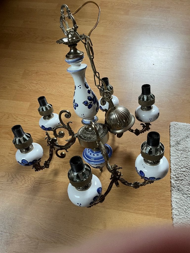 Luchter in messing met delft blauw, Maison & Meubles, Lampes | Lustres, Enlèvement, Utilisé, Verre, Klassiek
