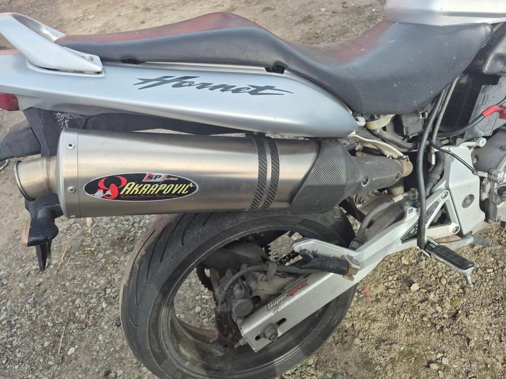 Akrapovic, Enlèvement ou Envoi