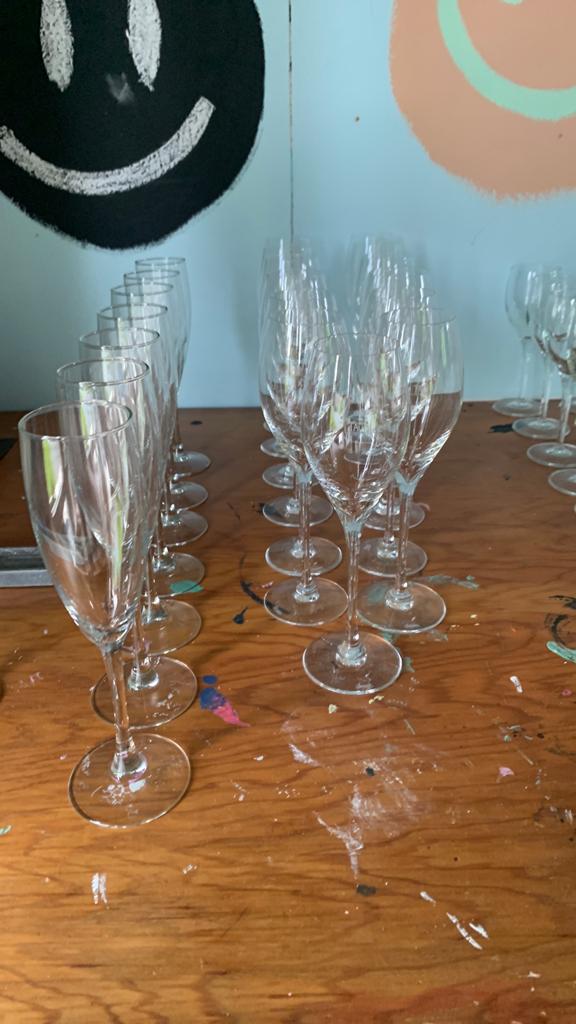 Wijn en champagneglazen, Ophalen, Zo goed als nieuw