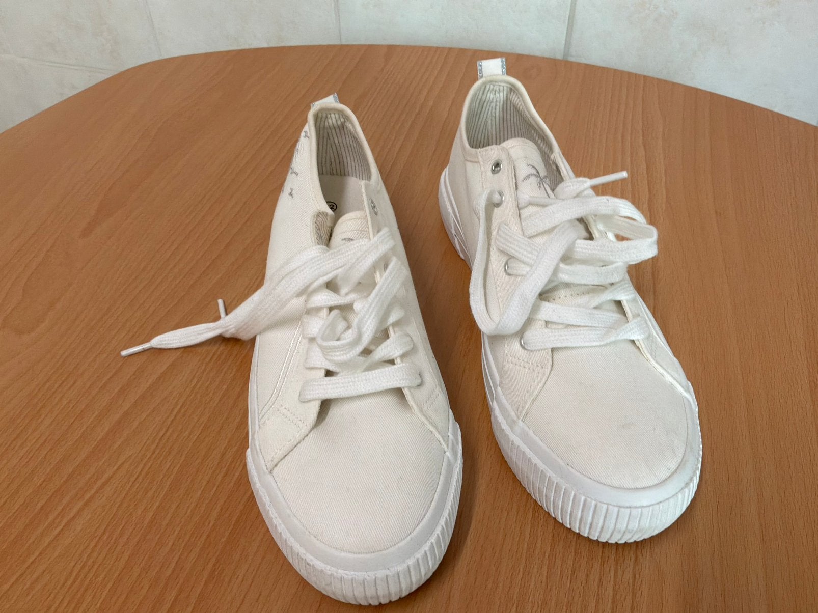 Witte sneakers - maat 42, Ophalen, Wit, Zo goed als nieuw, Sneakers