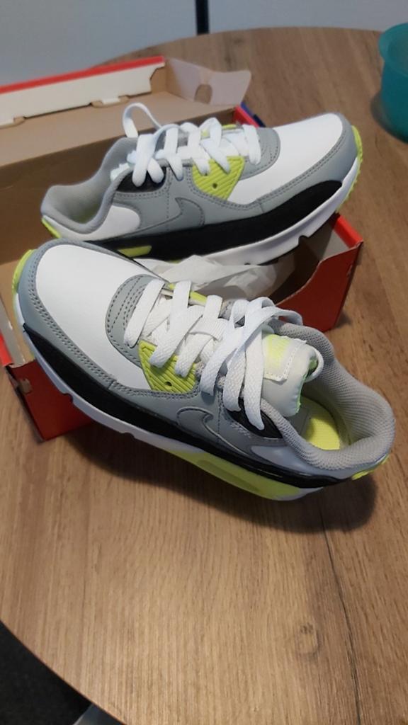 Air max Taille 32, Kinderen en Baby's, Kindermode-accessoires, Ophalen