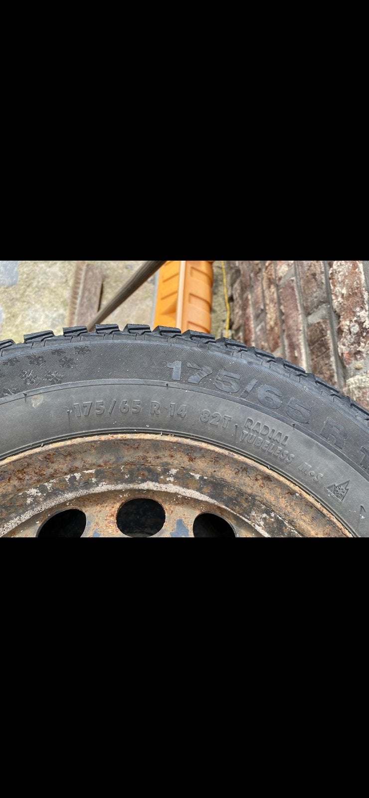 Jantes et pneus hiver  ford 175/65/r14