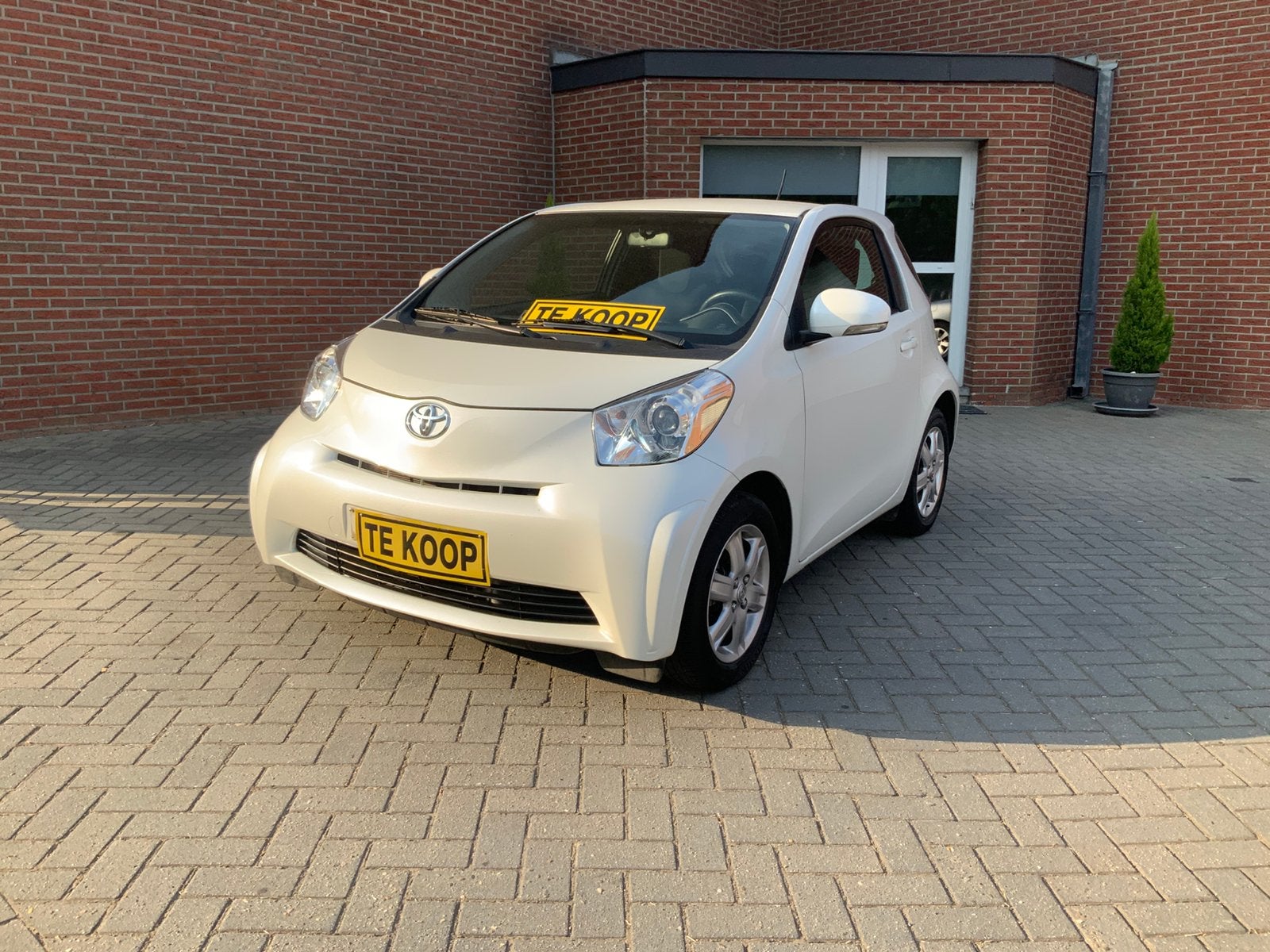 Toyota IQ - Benzine - 96.000 Km. - Topstaat, Auto's, Toyota, Stof, 50 kW, Zwart, Wit