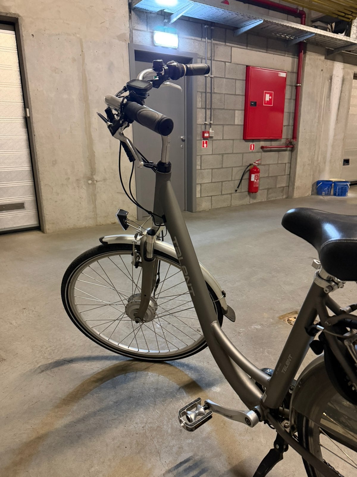 Elektrische fiets, Fietsen en Brommers, Ophalen, Zo goed als nieuw, 30 tot 50 km per accu, Overige merken