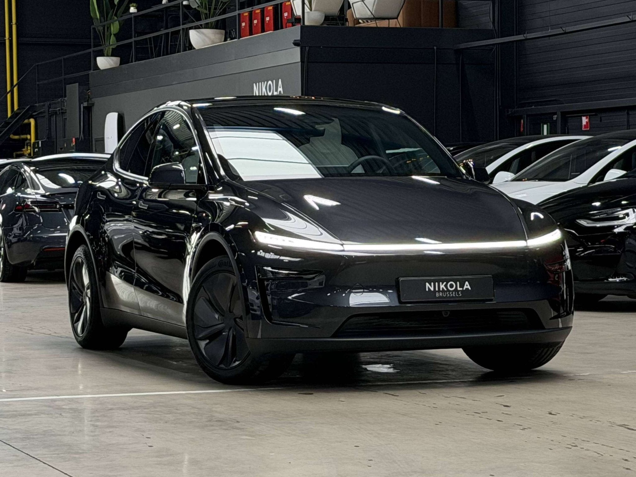 Tesla Model Y JUNIPER - LONG RANGE AWD - LOW MILEAGE - PREMI, Auto's, Tesla, Lichtsensor, 5 zetels, https://public.car-pass.be/vhr/d883bf98-428d-403c-86b3-fc9223ff639c
